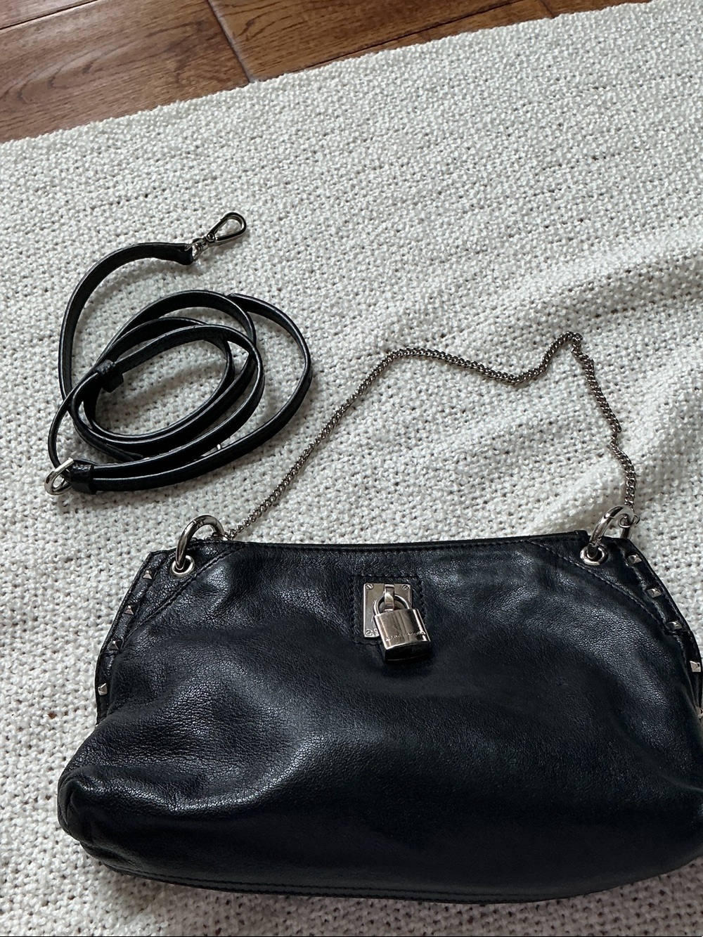 Very Good Condition Marc Jacob’s Black Leather Shoulder Bag with Chain Strap